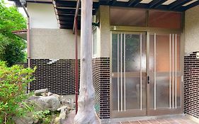 アルピエm 敷地内無料駐車場2台分 置き型無料wi-Fiあります 平屋瓦屋根の日本家屋